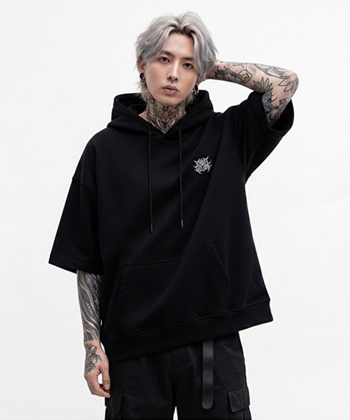 에잇볼륨(EIGHTVOLUME) EV 메탈 패치 오버핏 반팔후드 (블랙)