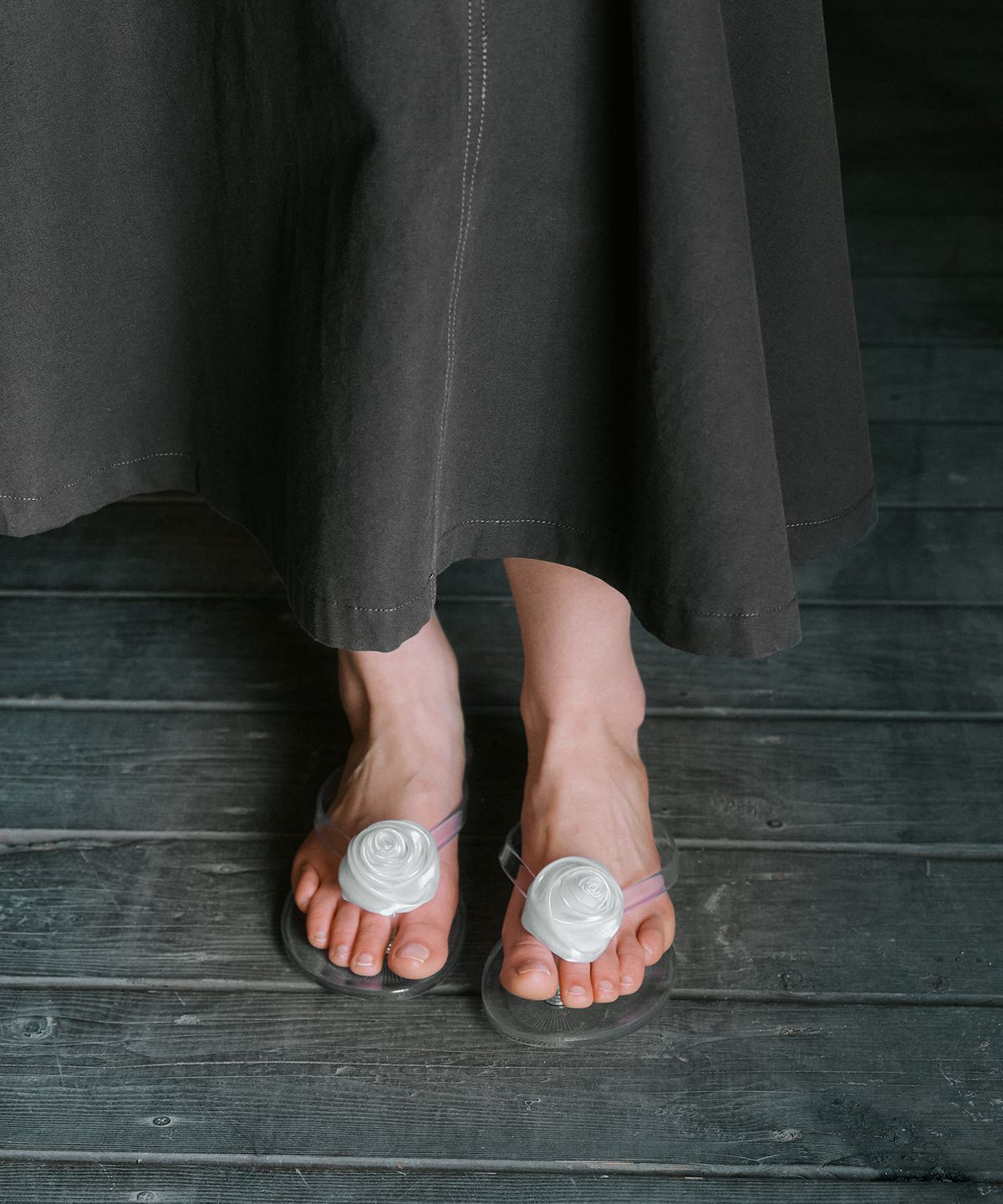 그린버터(GREENBUTTER) Rose Clear Flip-Flops (White)
