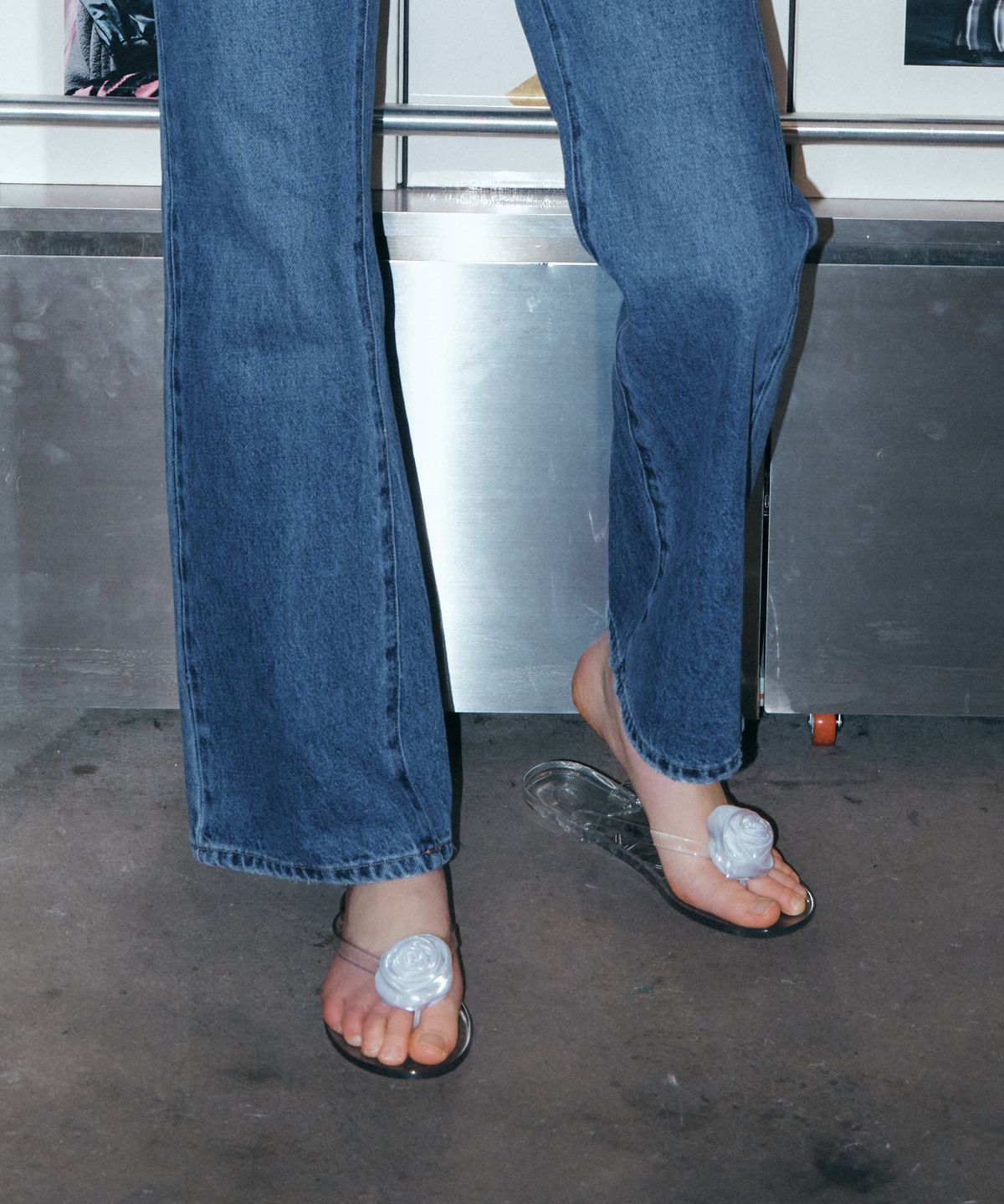그린버터(GREENBUTTER) Rose Clear Flip-Flops (White)