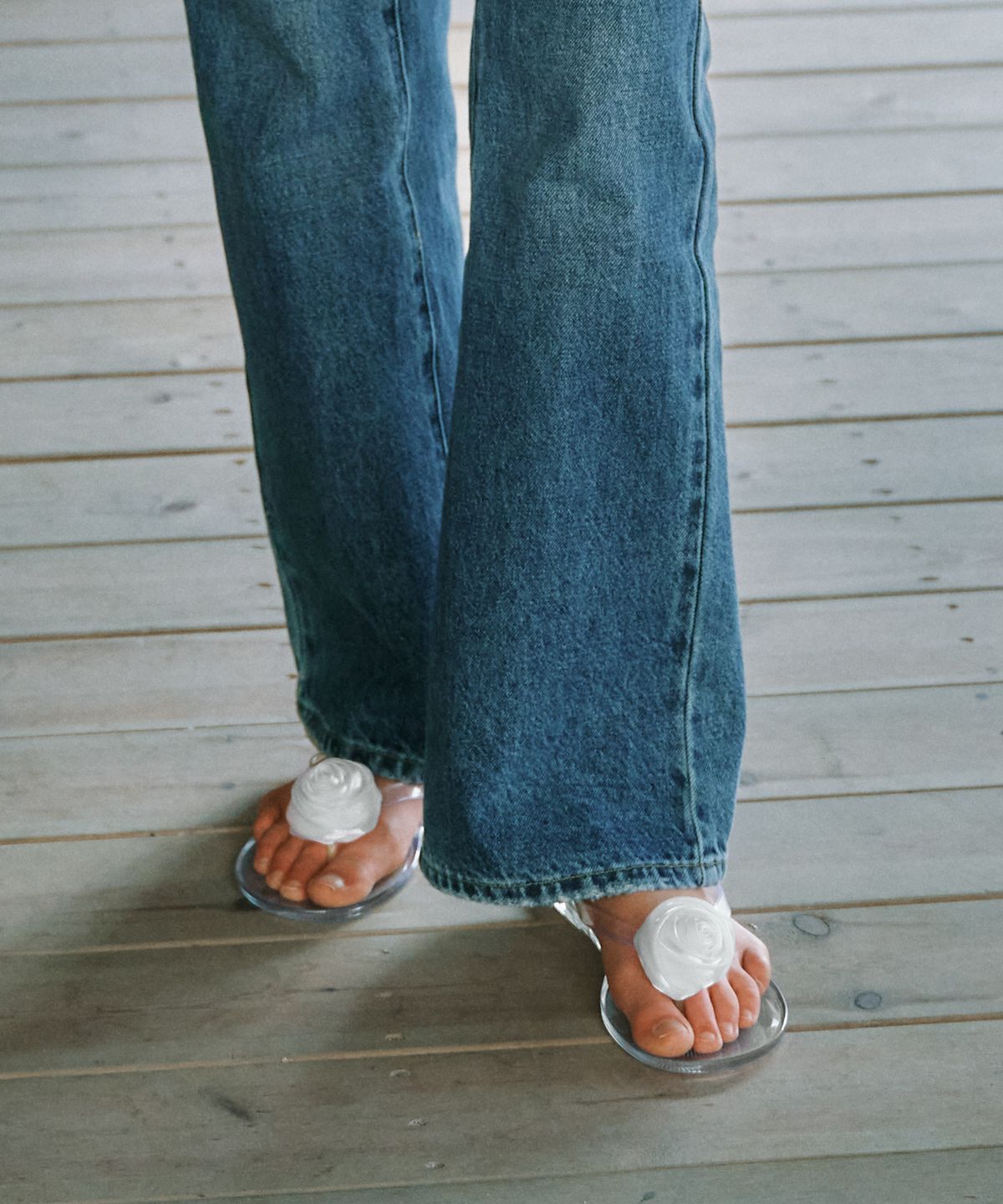 그린버터(GREENBUTTER) Rose Clear Flip-Flops (White)