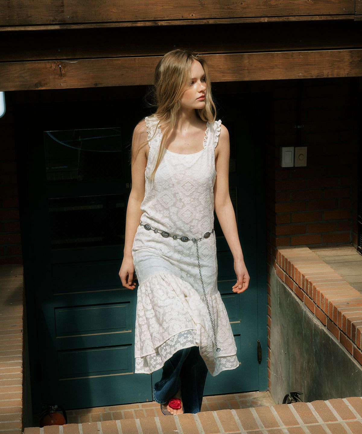 그린버터(GREENBUTTER) Ruffle Sleeveless Dress (Ivory)