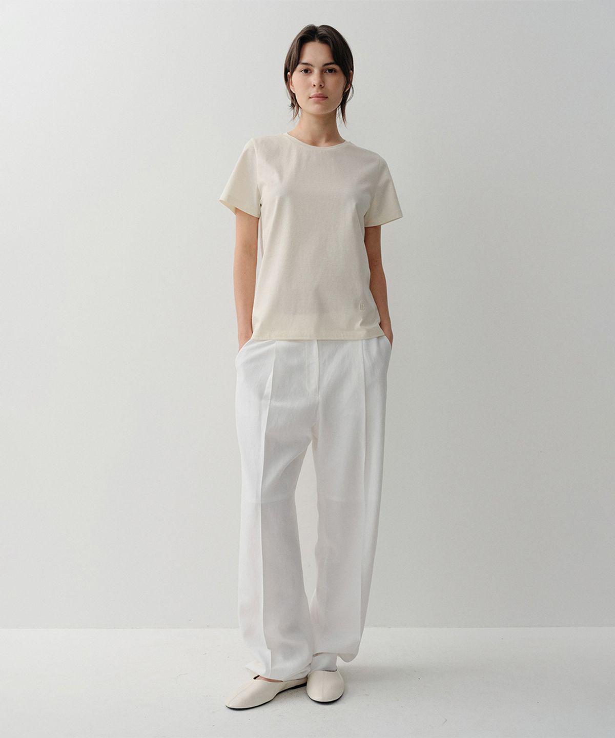 이아(EAAH) SILKET LOGO T-SHIRT (CREAM)