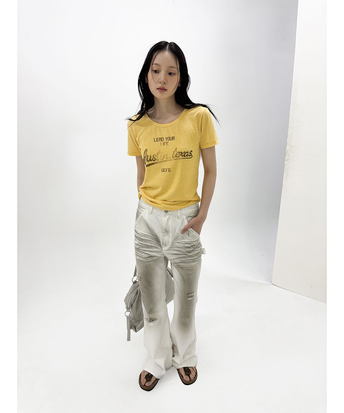 데프가먼츠(DEFGARMENTS) WASHED BUCKLE FLARE DENIM [WHITE]