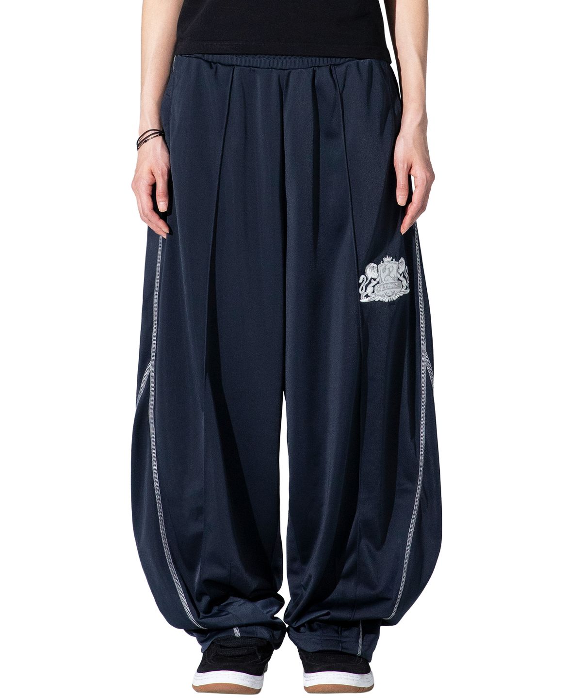 엑스톤즈(XTONZ) XP336 엠블럼 벌룬 트랙 팬츠 (DARK NAVY)