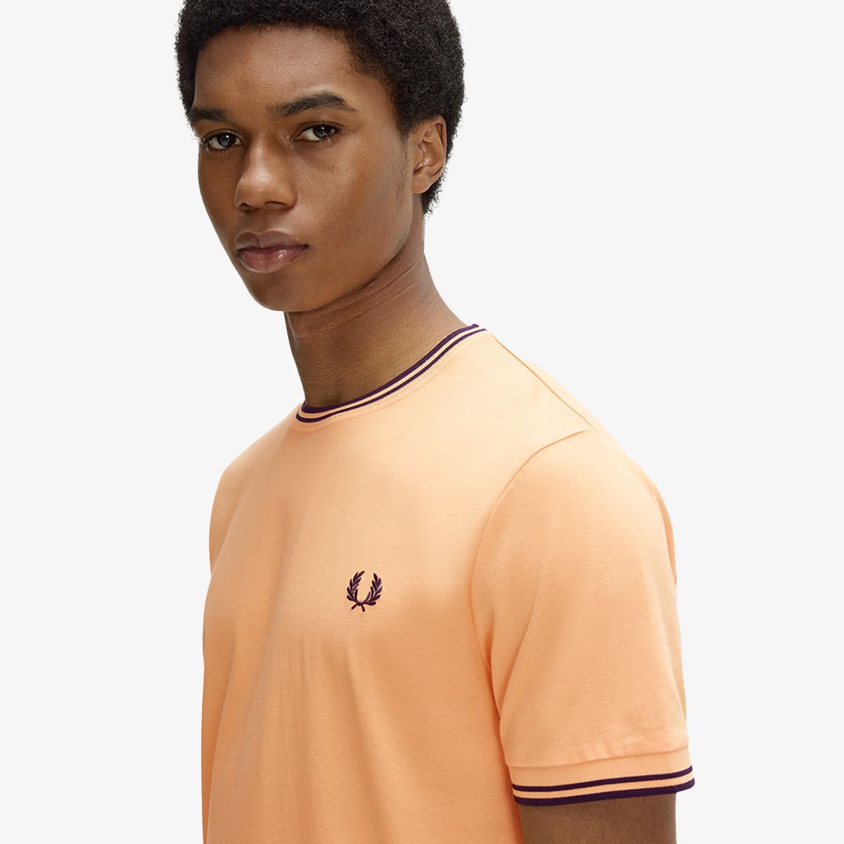 프레드페리(FRED PERRY) [Sharp] 트윈 팁 티셔츠 - 피치/프렌치네이비 AFPM2611588-82B