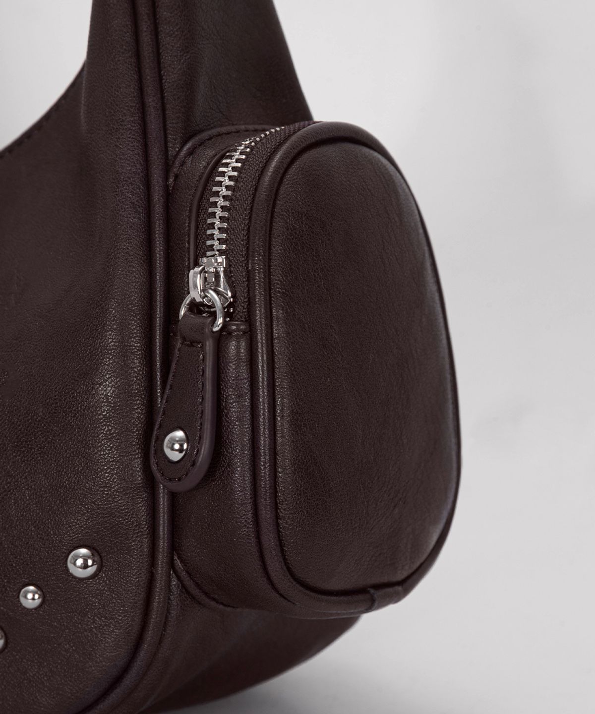 애즈온(ASON) MOTE STUD BAG / BROWN