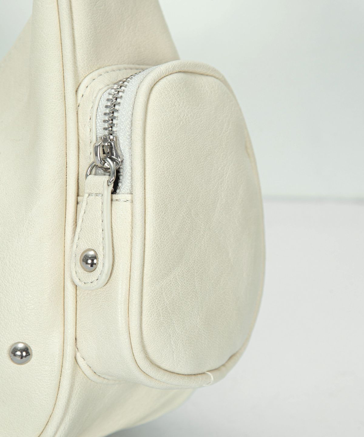 애즈온(ASON) MOTE STUD BAG / IVORY