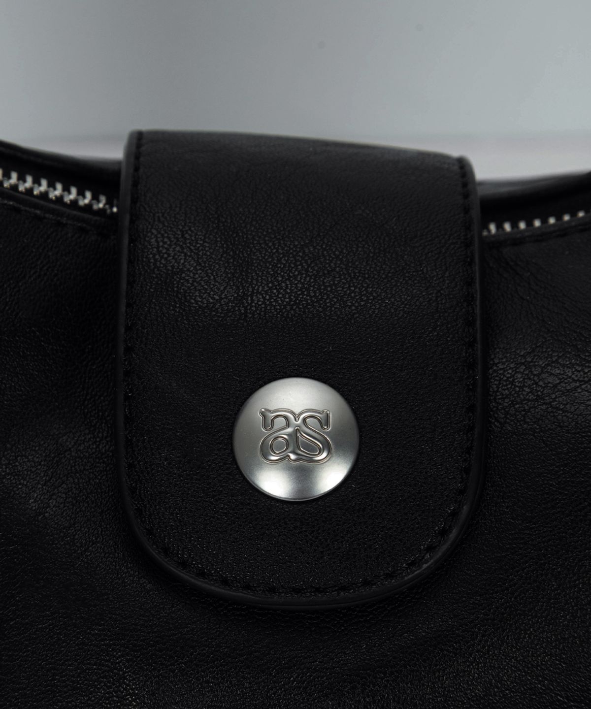애즈온(ASON) MOTE STUD BAG / BLACK