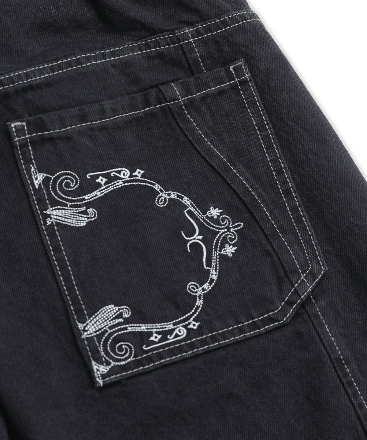 엑스톤즈(XTONZ) XP334 슬릿 버뮤다 데님 팬츠 (BLACK)
