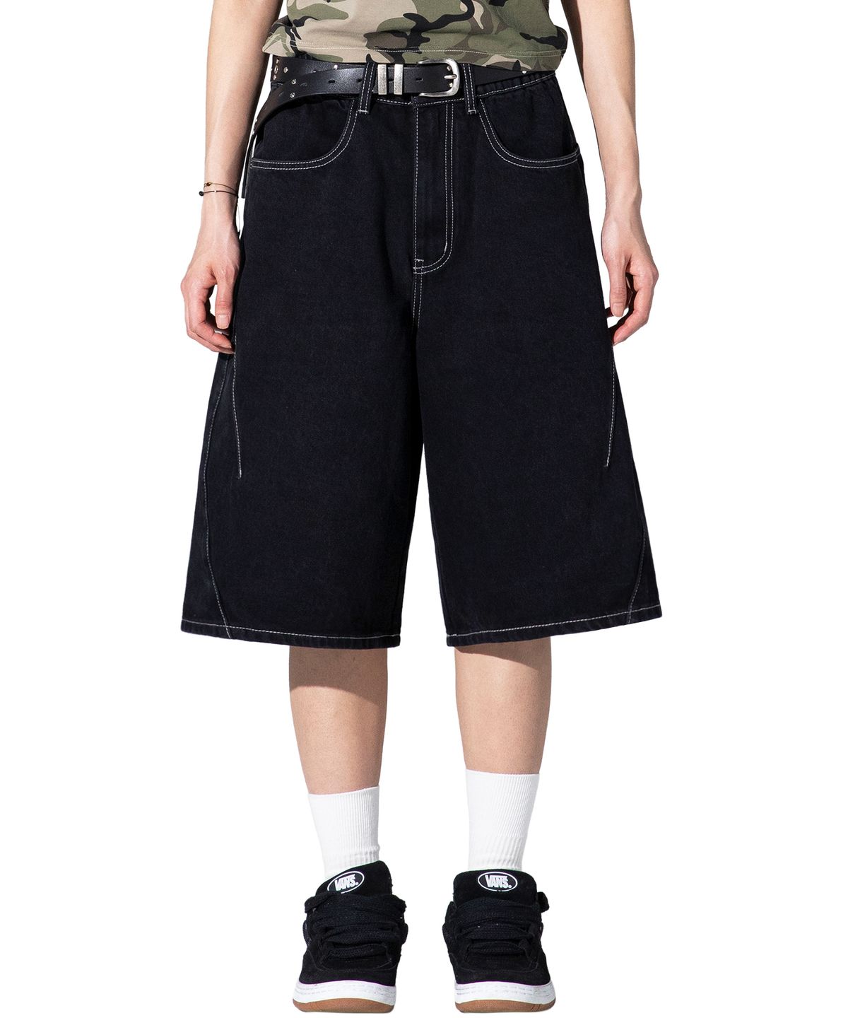 엑스톤즈(XTONZ) XP334 슬릿 버뮤다 데님 팬츠 (BLACK)