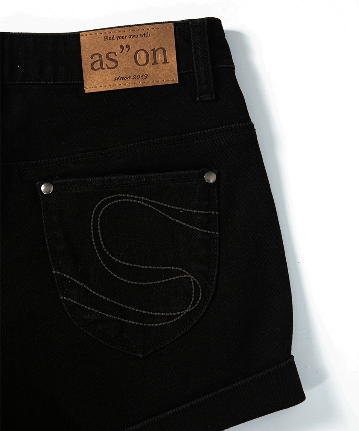 애즈온(ASON) LINE SHORT PANTS