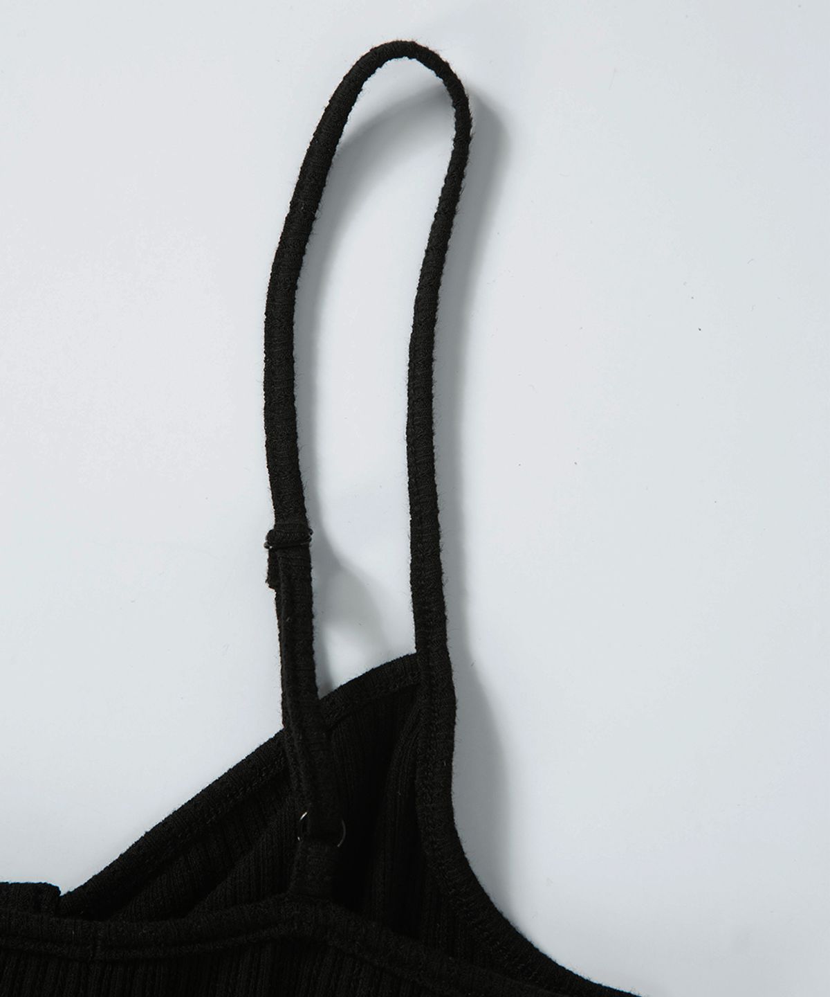 애즈온(ASON) PETAL SLEEVELESS / BLACK