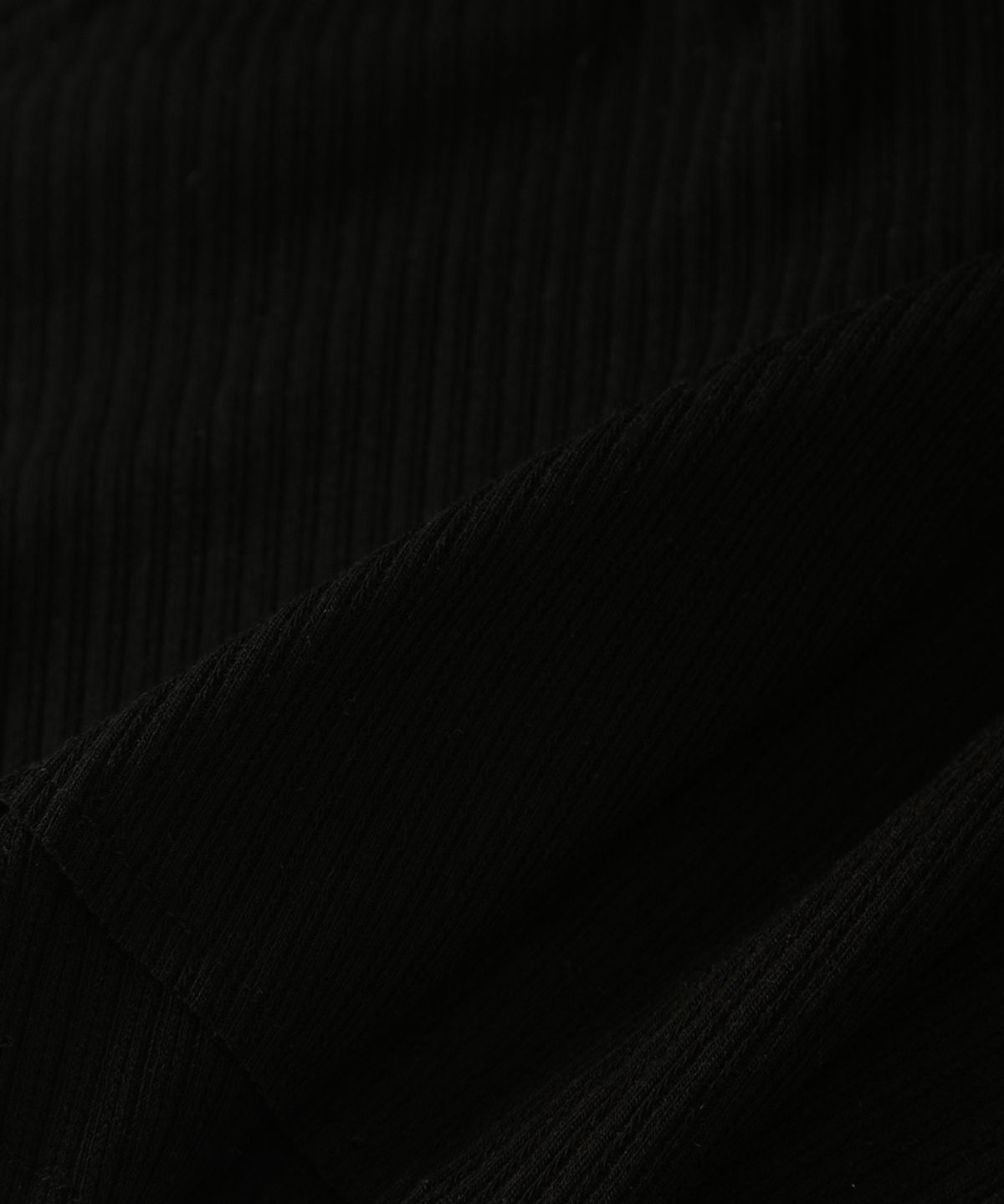 애즈온(ASON) PETAL SLEEVELESS / BLACK