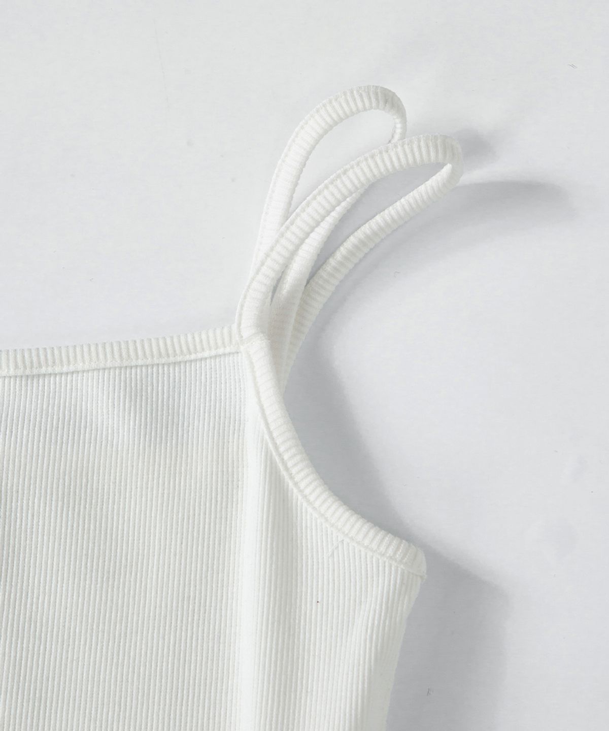 애즈온(ASON) LAYER SHIRRING SLEEVELESS / WHITE