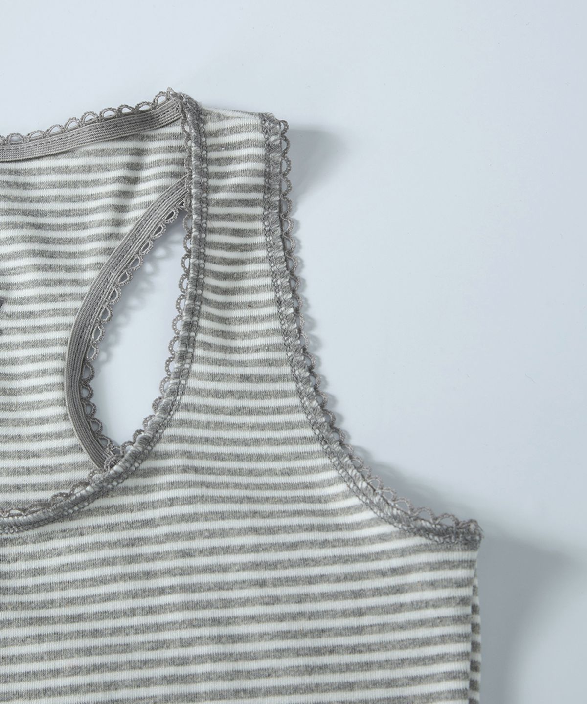 애즈온(ASON) RIPPLE STRIPE SLEEVELESS / GRAY