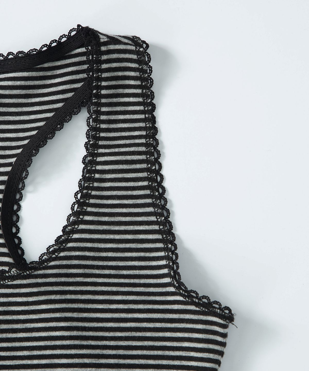애즈온(ASON) RIPPLE STRIPE SLEEVELESS / BLACK