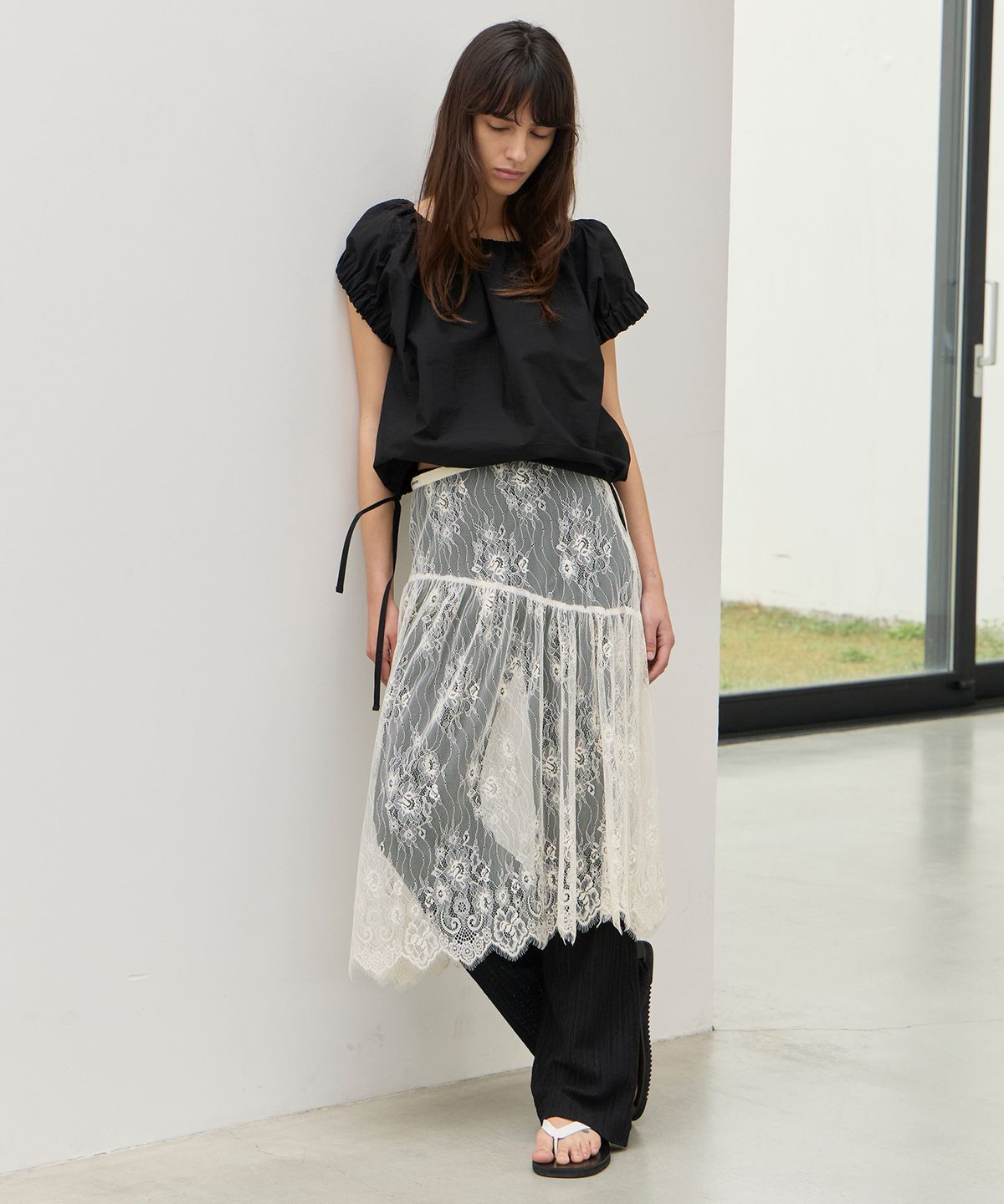 르바(LEVAR) Layered Shirring Lace Skirt - Cream Butter