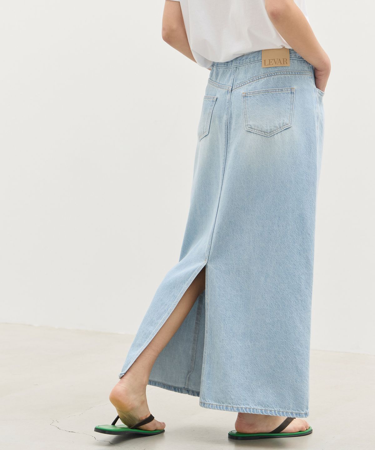 르바(LEVAR) Relaxed String Tencel Denim Skirt - Light Blue