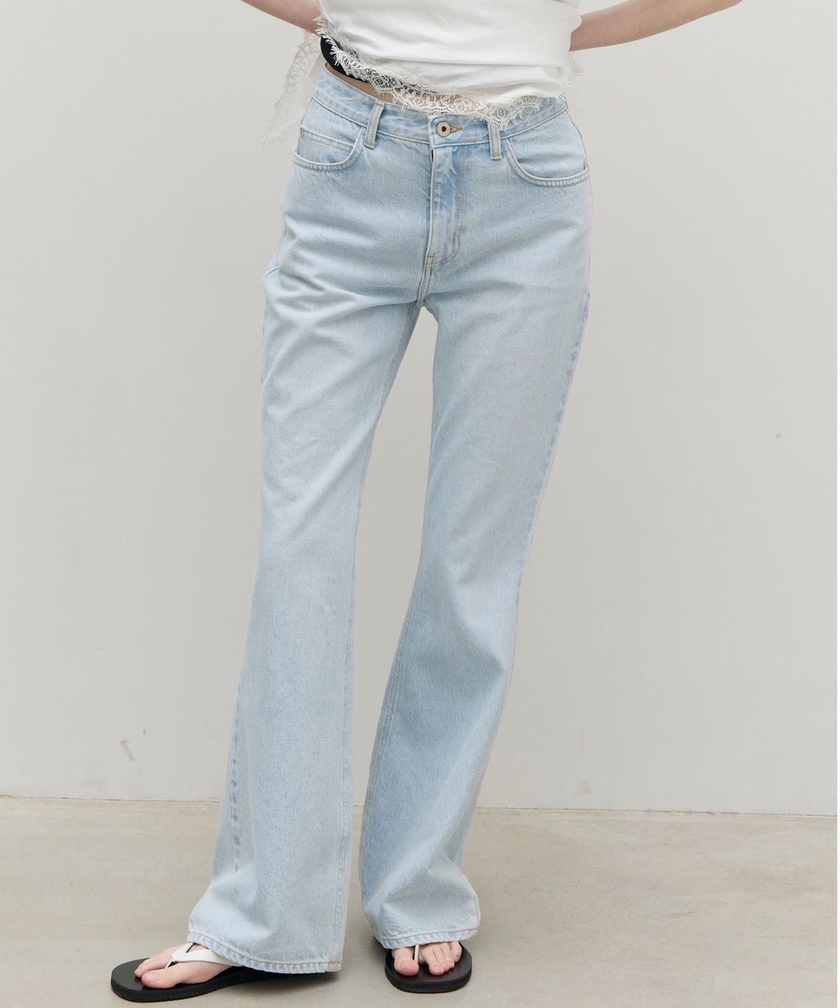 르바(LEVAR) Relaxed Boots Cut Denim - Ice Blue
