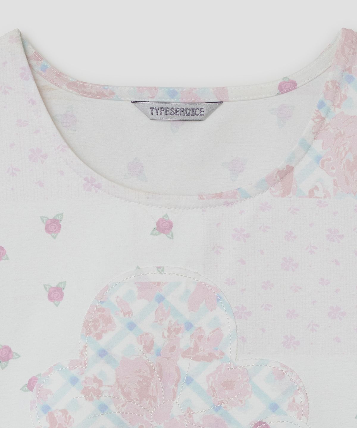 타입서비스(TYPESERVICE) Flower Applique Curve Short Sleeve Top [Pink]