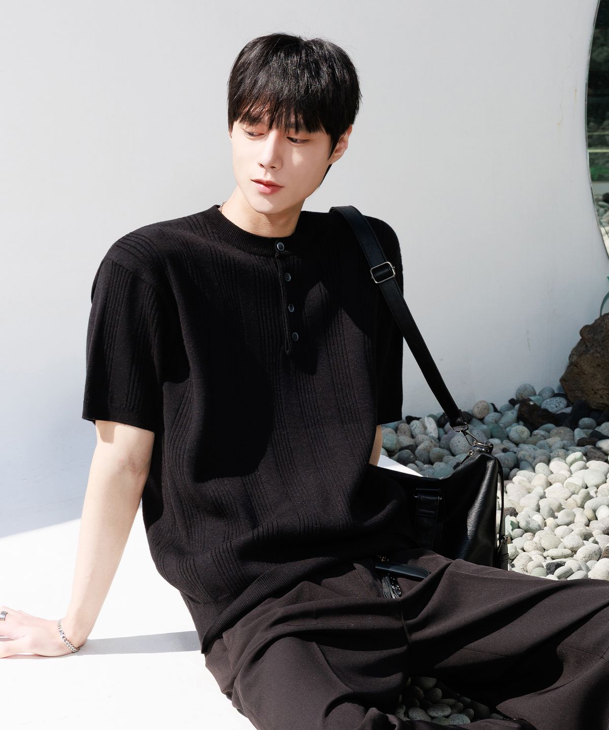 노드유(NODU) 리브드 헨리넥 크롭 하프 니트 [블랙]