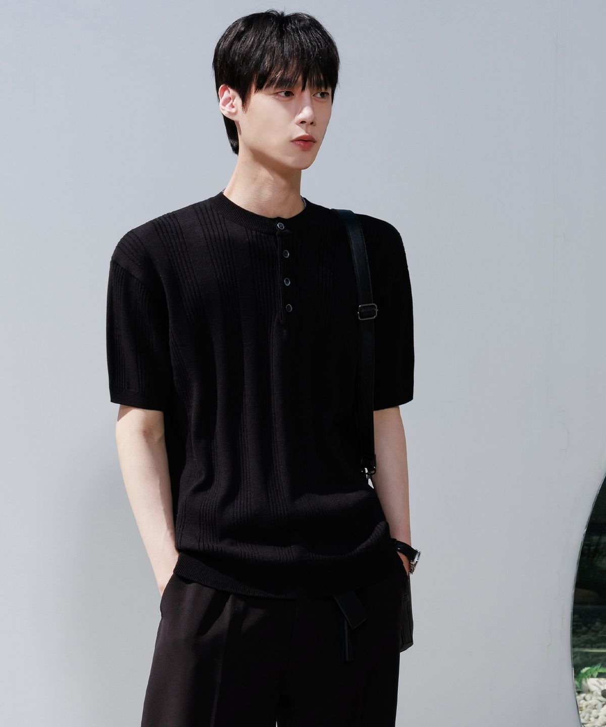 노드유(NODU) 리브드 헨리넥 크롭 하프 니트 [블랙]