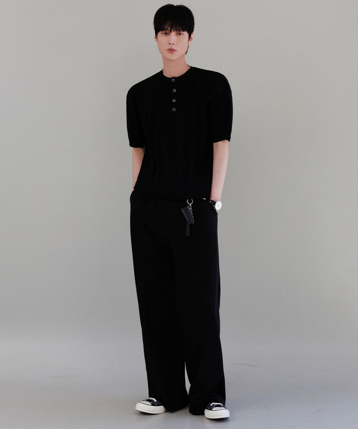노드유(NODU) 리브드 헨리넥 크롭 하프 니트 [블랙]