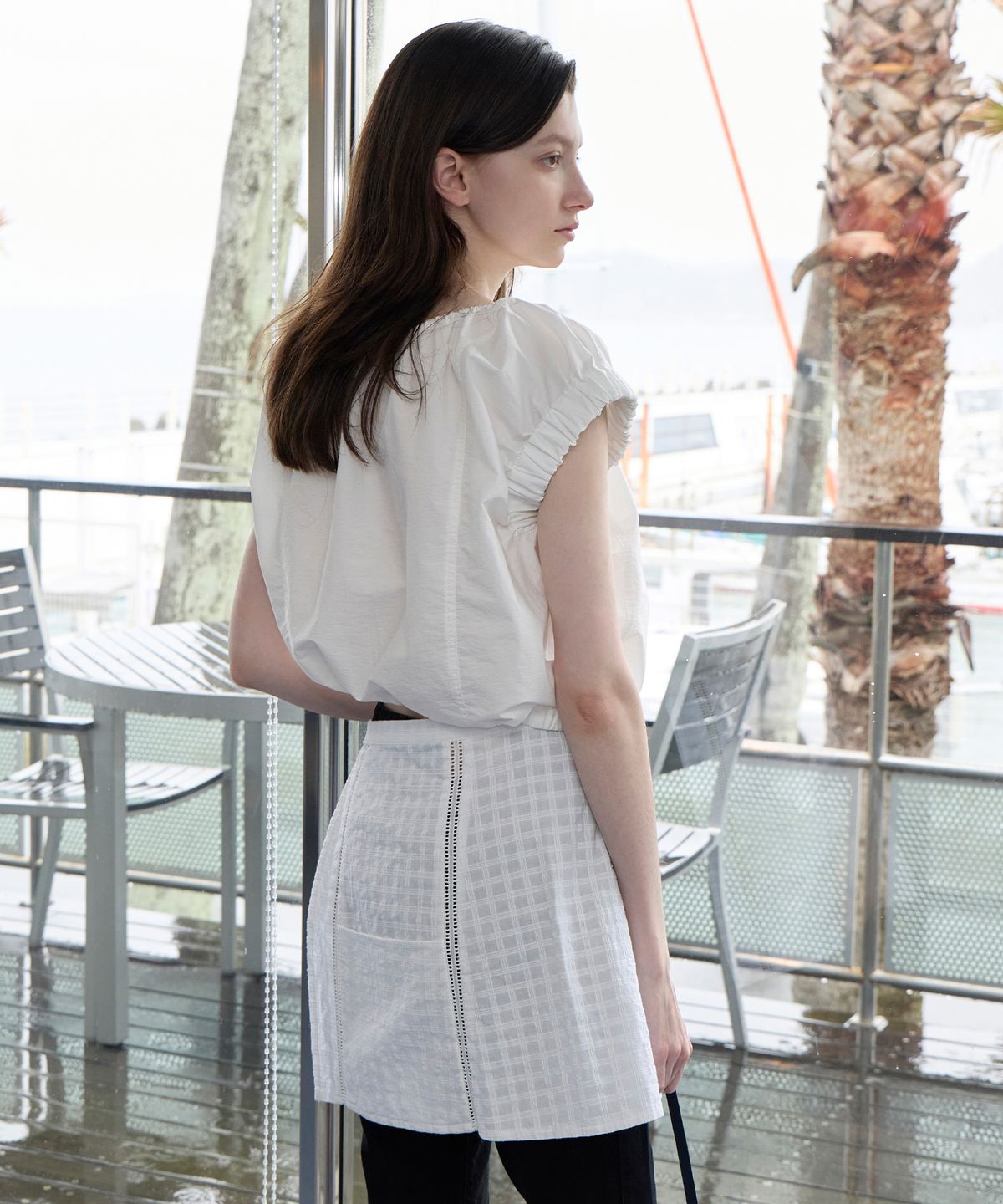 르바(LEVAR) Crispy Volume Cropped Blouse - Off White