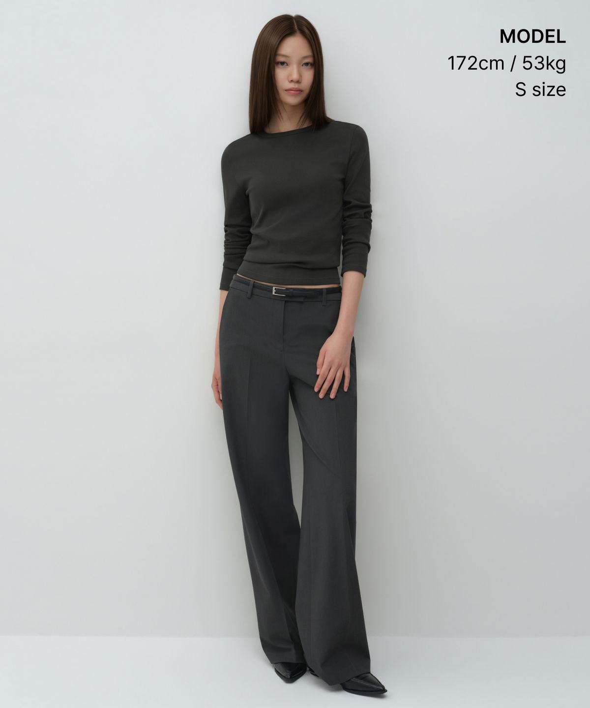 무신사 스탠다드 우먼(MUSINSA STANDARD WOMAN) 우먼즈 슬림 크루 넥 긴소매 티셔츠 [차콜 그레이]