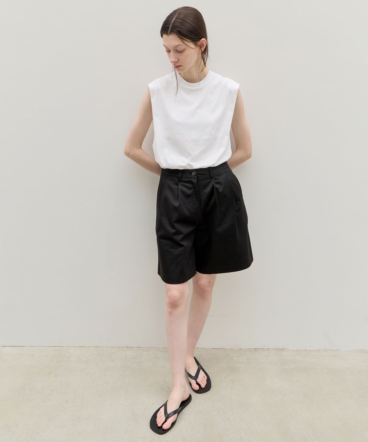 르바(LEVAR) Relaxed Shoulder Sleeveless T-shirt - Off White