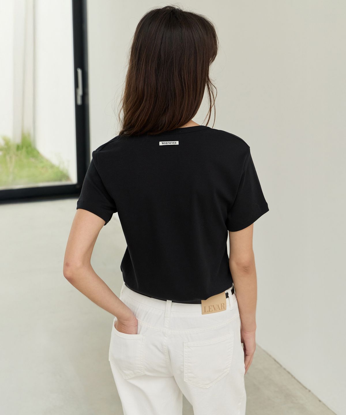르바(LEVAR) All-day Cotton V-neck T-shirt - Black