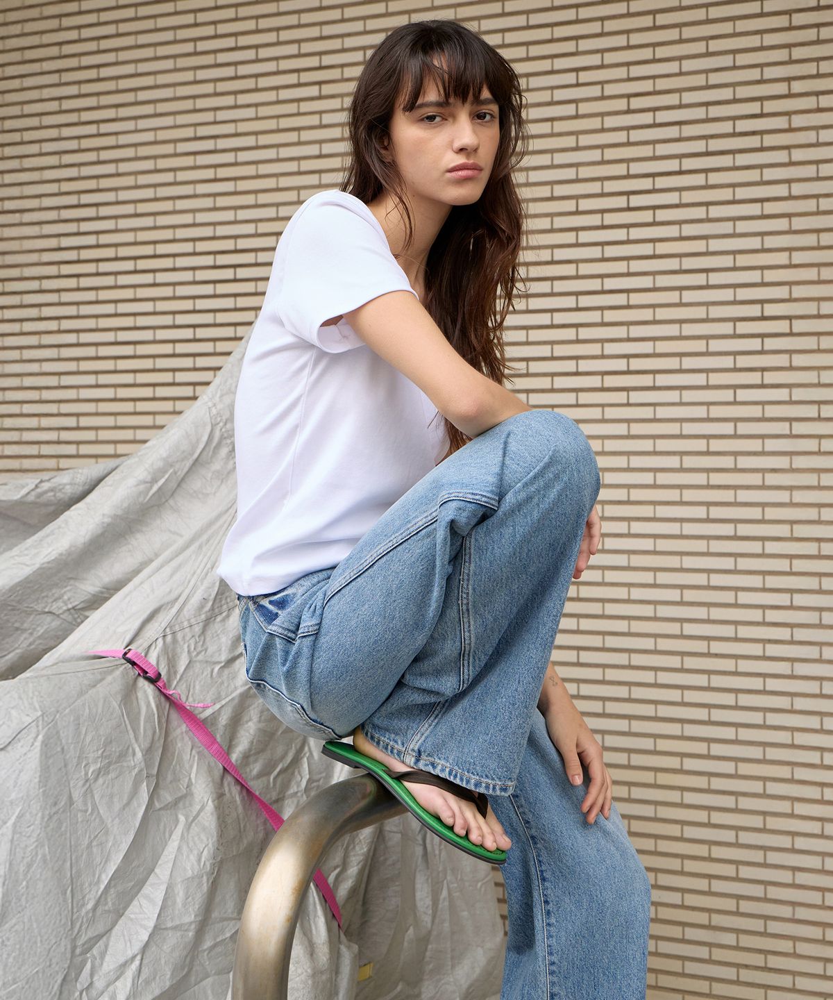 르바(LEVAR) All-day Cotton V-neck T-shirt - Off White