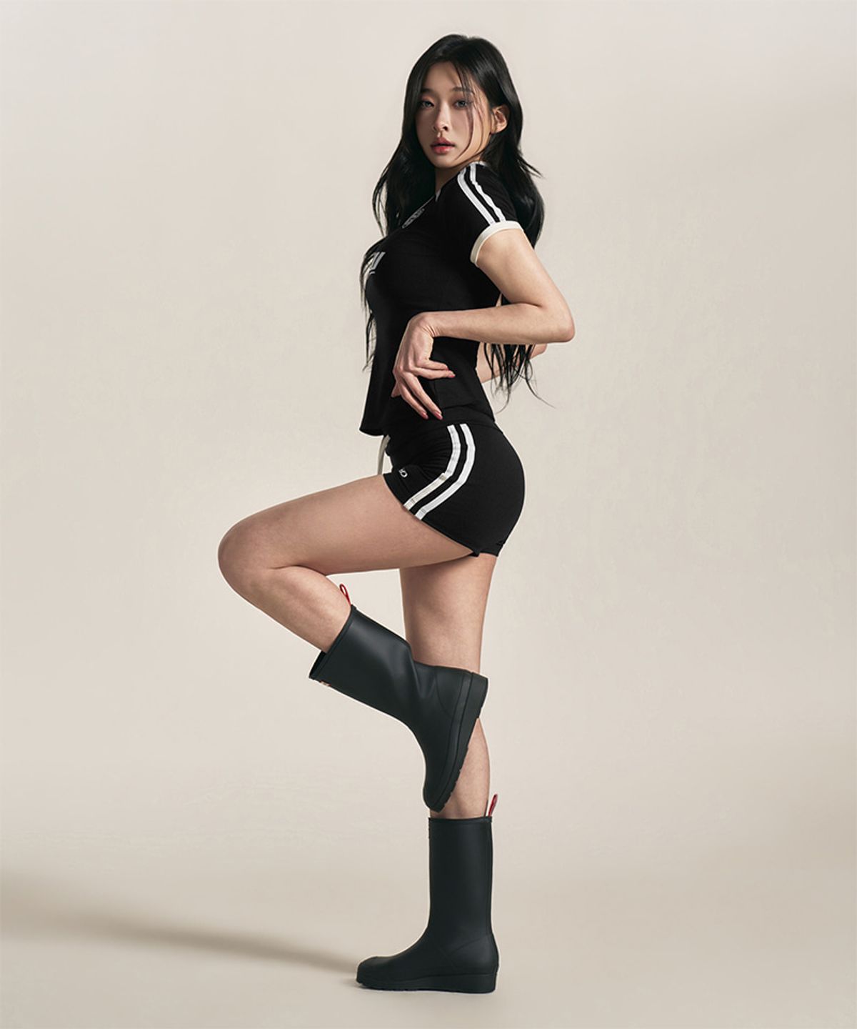 본투윈(BORN TO WIN) W FOOTBALL TRACK MICRO SHORTS [BLACK]