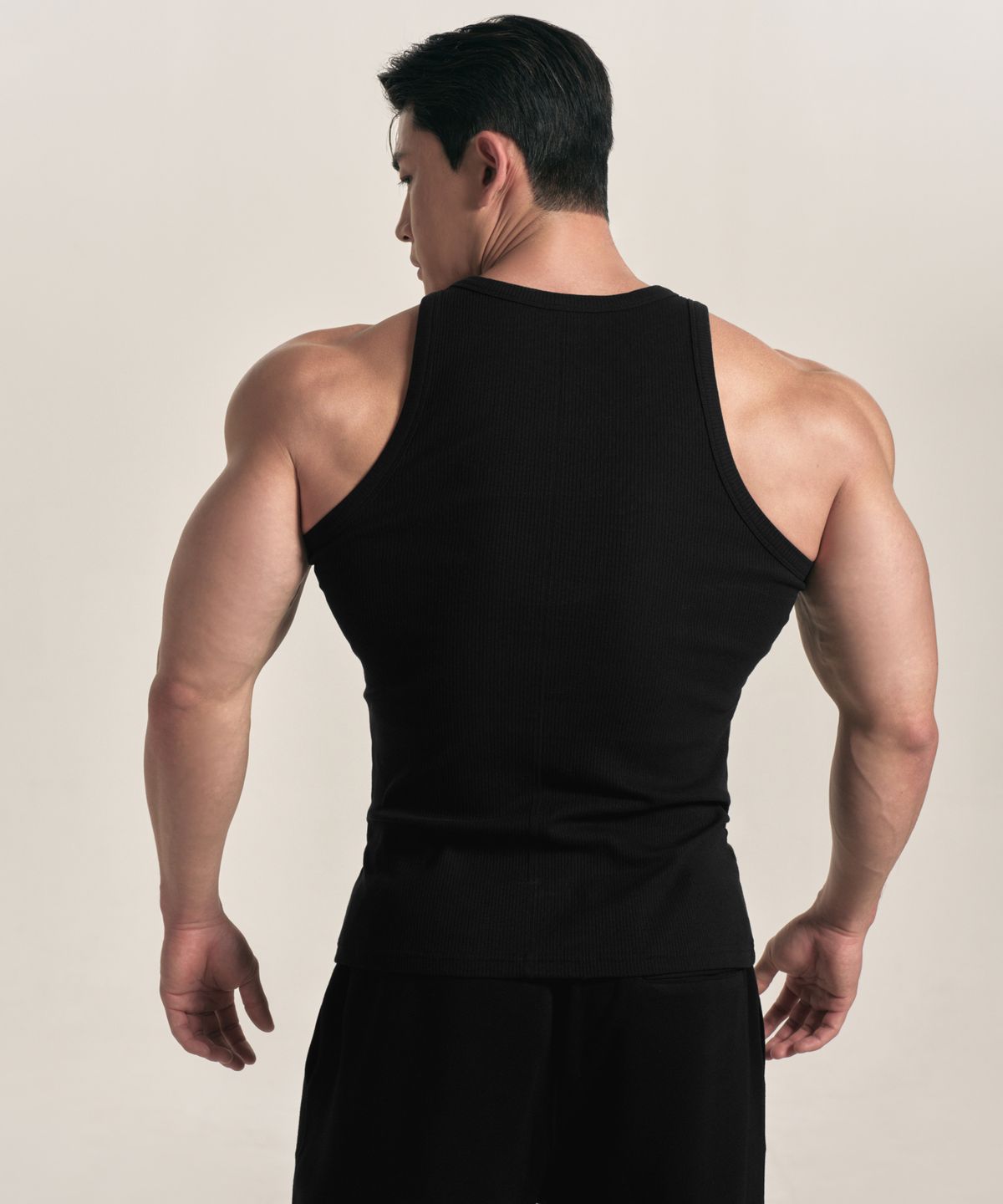 본투윈(BORN TO WIN) B PENDANT CUT LINE SLEEVELESS [BLACK]