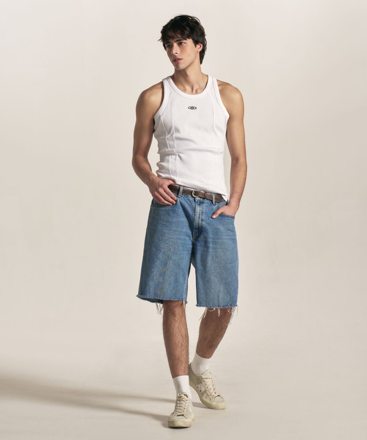 본투윈(BORN TO WIN) B PENDANT CUT LINE SLEEVELESS [WHITE]