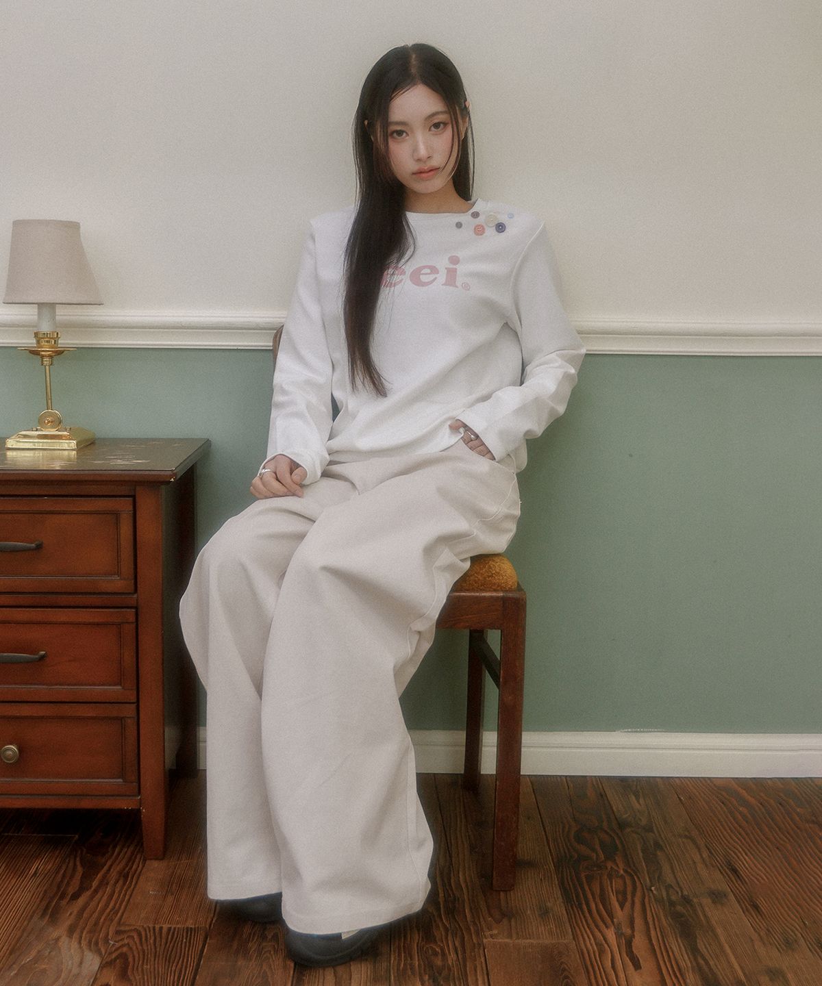아이이이아이(IEEI) 심볼 패치 벌룬 핏 와이드 팬츠_아이보리
