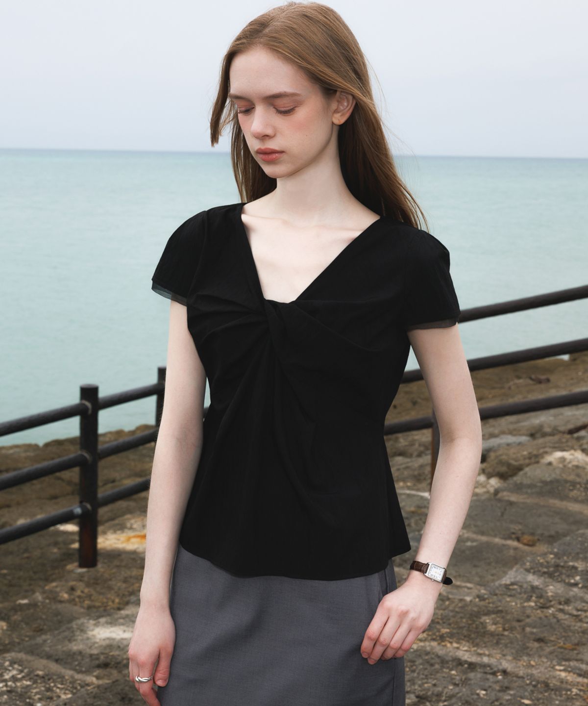 드헤베(DEHEVE) Twist Lace Sleeve Blouse [Black]