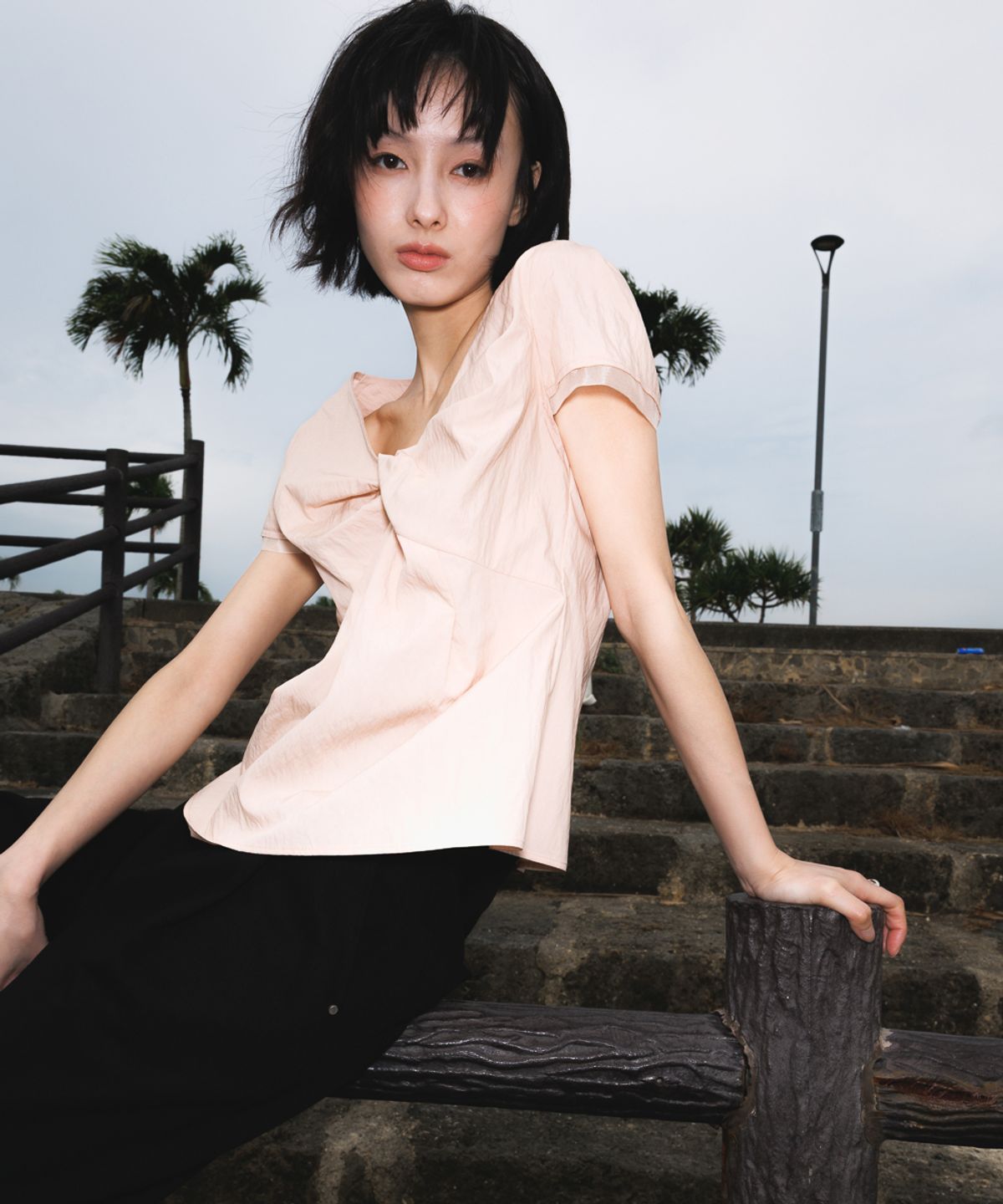 드헤베(DEHEVE) Twist Lace Sleeve Blouse [Pink]