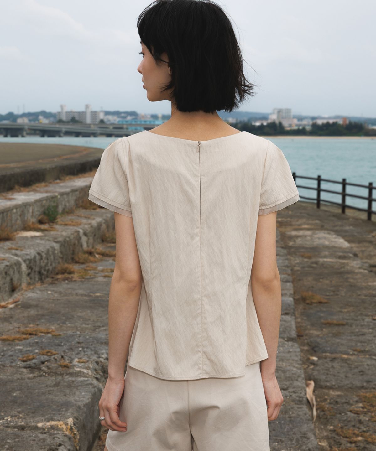 드헤베(DEHEVE) Twist Lace Sleeve Blouse [Beige]