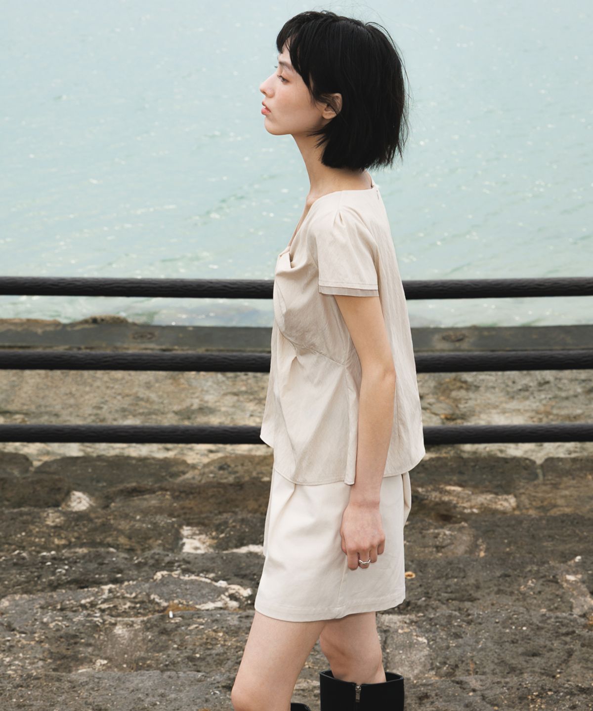 드헤베(DEHEVE) Twist Lace Sleeve Blouse [Beige]