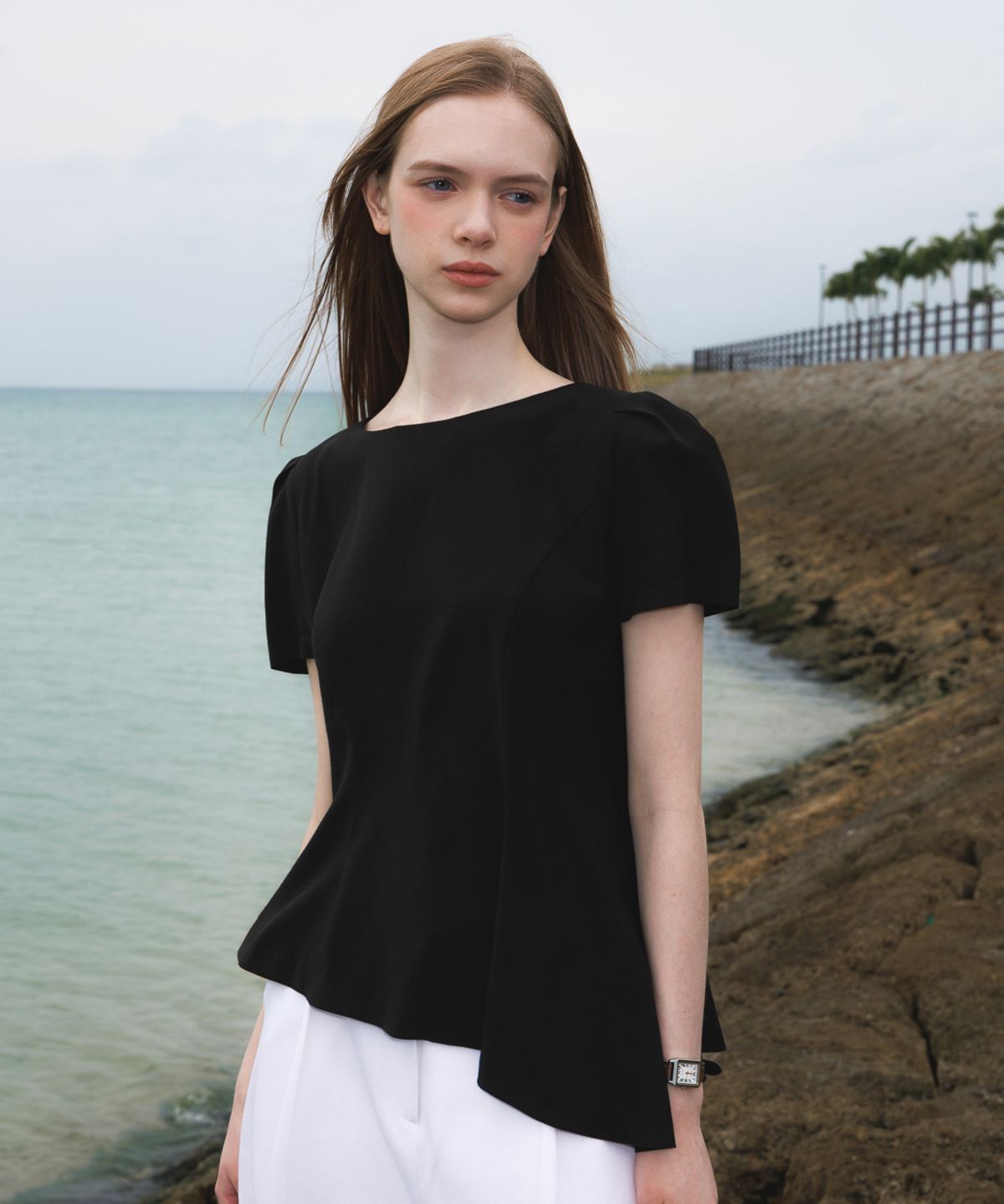 드헤베(DEHEVE) Unbalance Frill Blouse [Black]