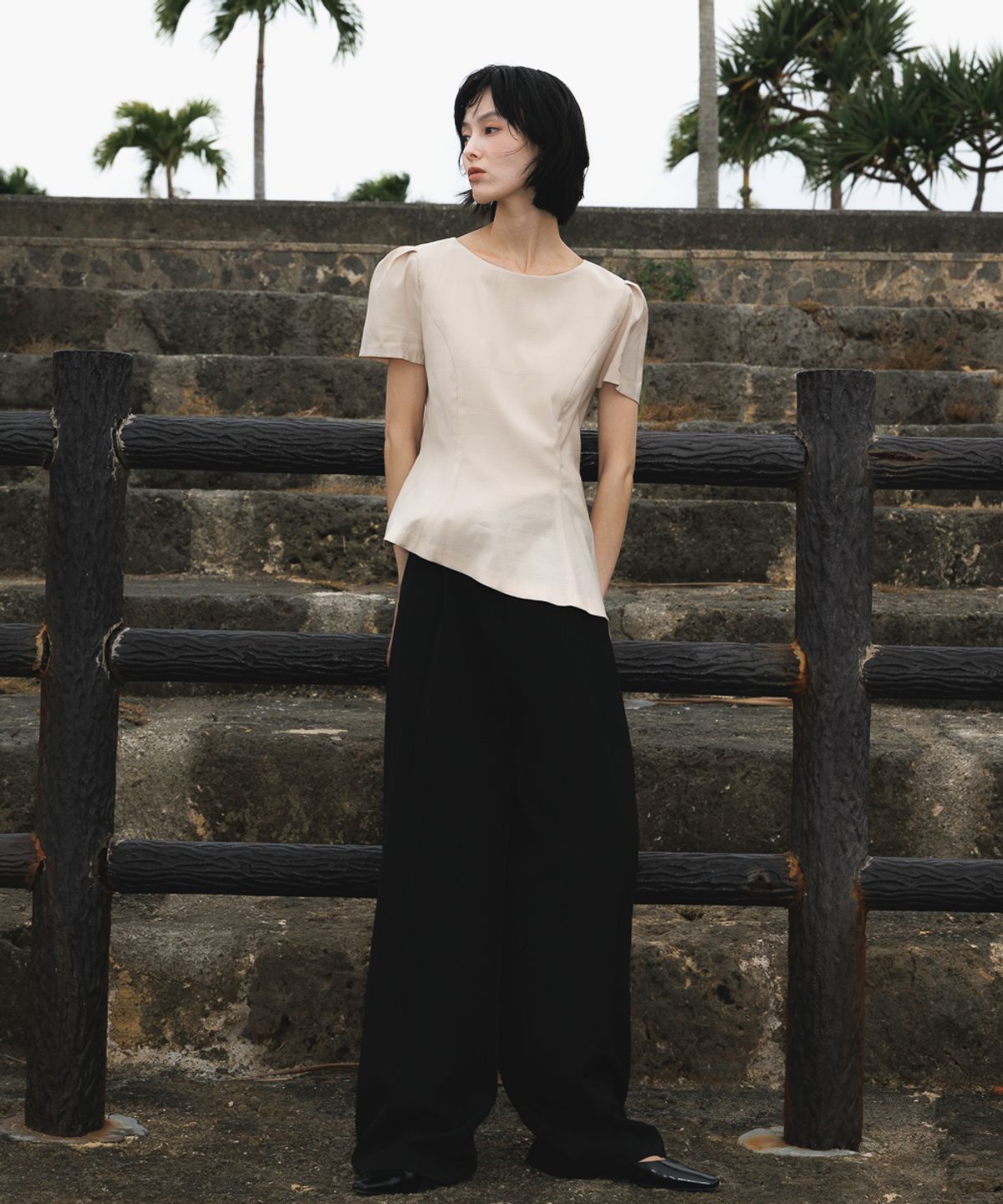 드헤베(DEHEVE) Unbalance Frill Blouse [Beige]