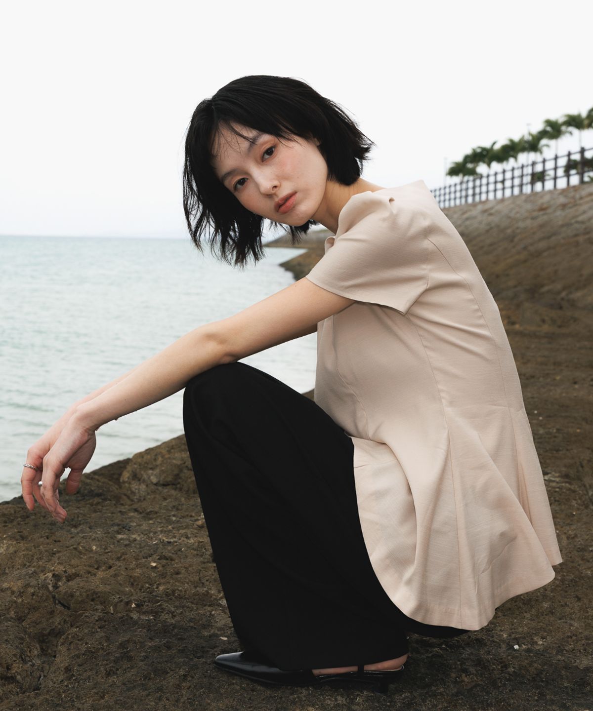 드헤베(DEHEVE) Unbalance Frill Blouse [Beige]