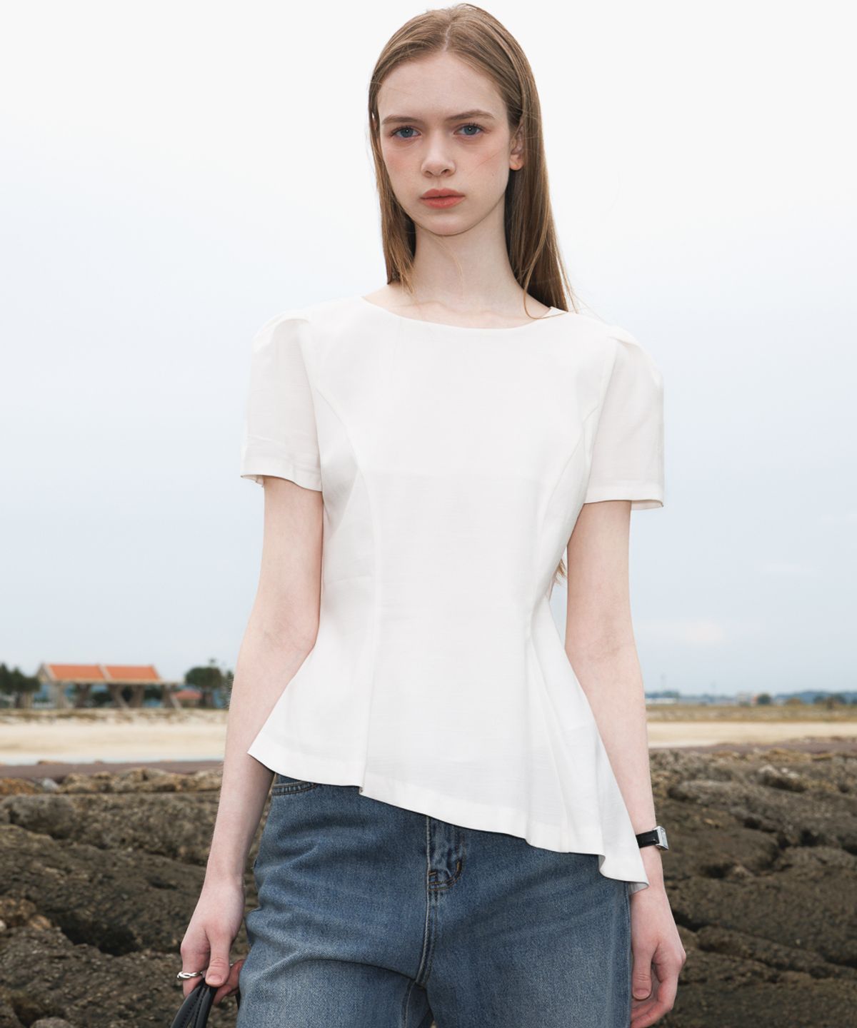 드헤베(DEHEVE) Unbalance Frill Blouse [Ivory]