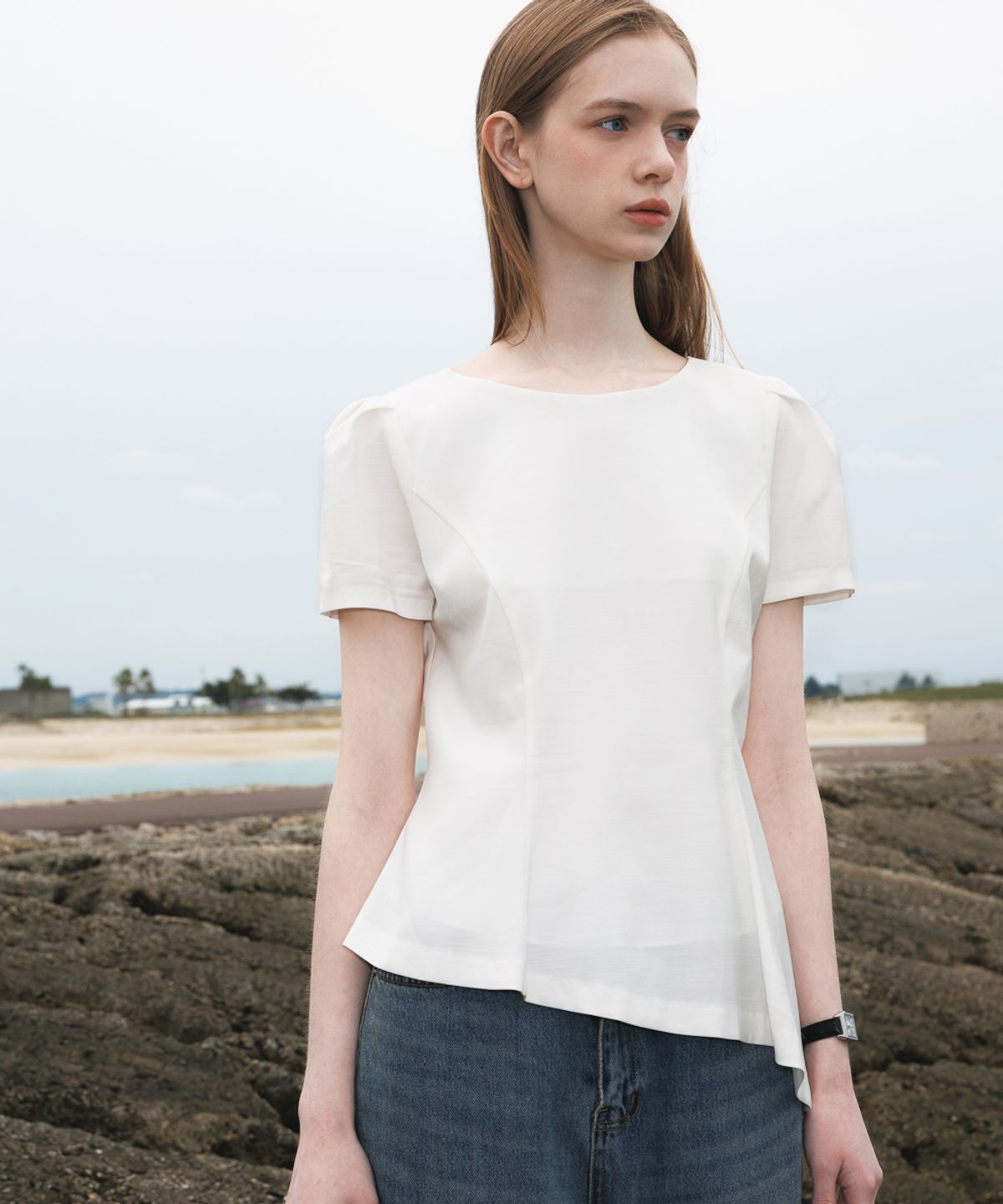 드헤베(DEHEVE) Unbalance Frill Blouse [Ivory]