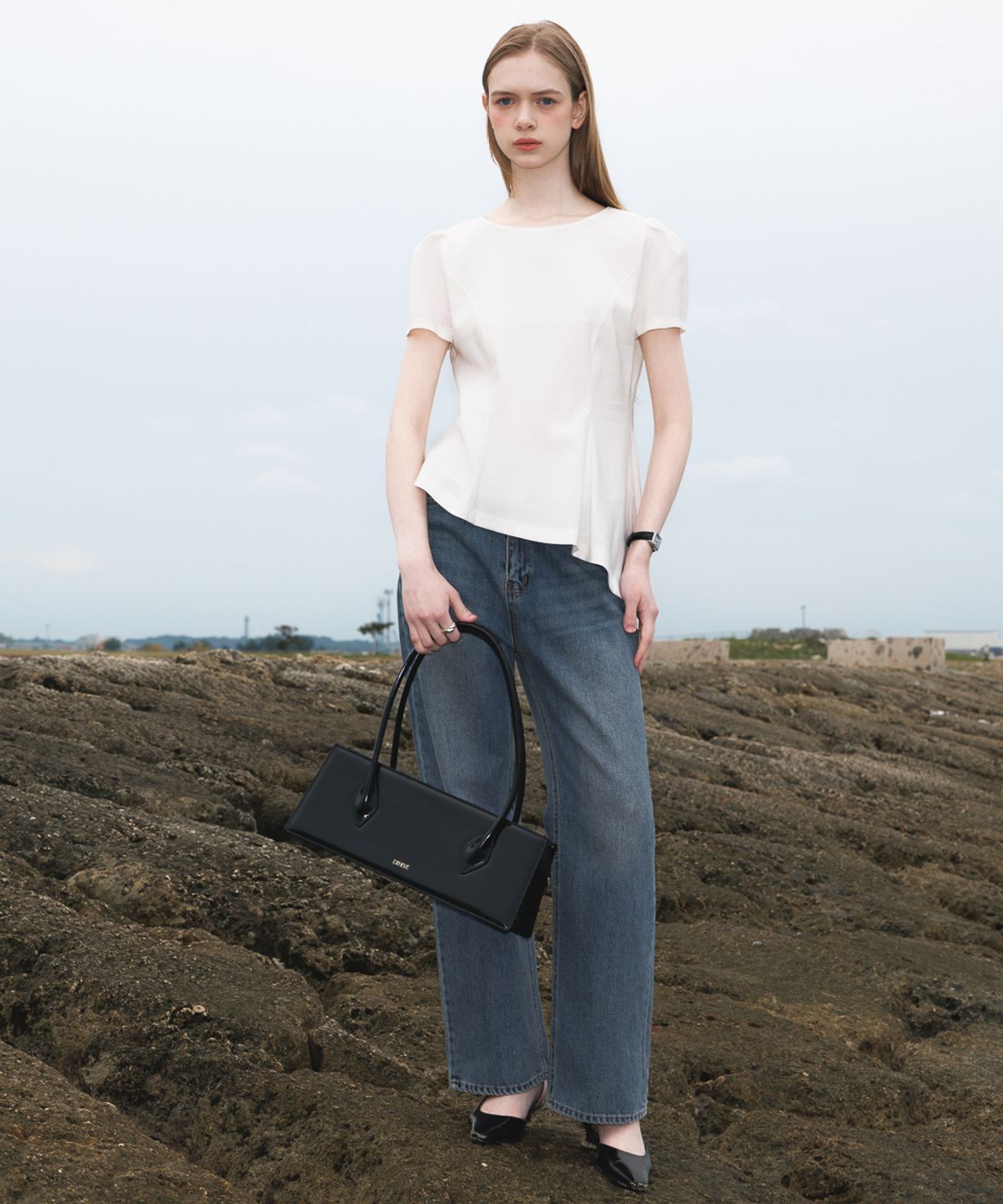 드헤베(DEHEVE) Unbalance Frill Blouse [Ivory]