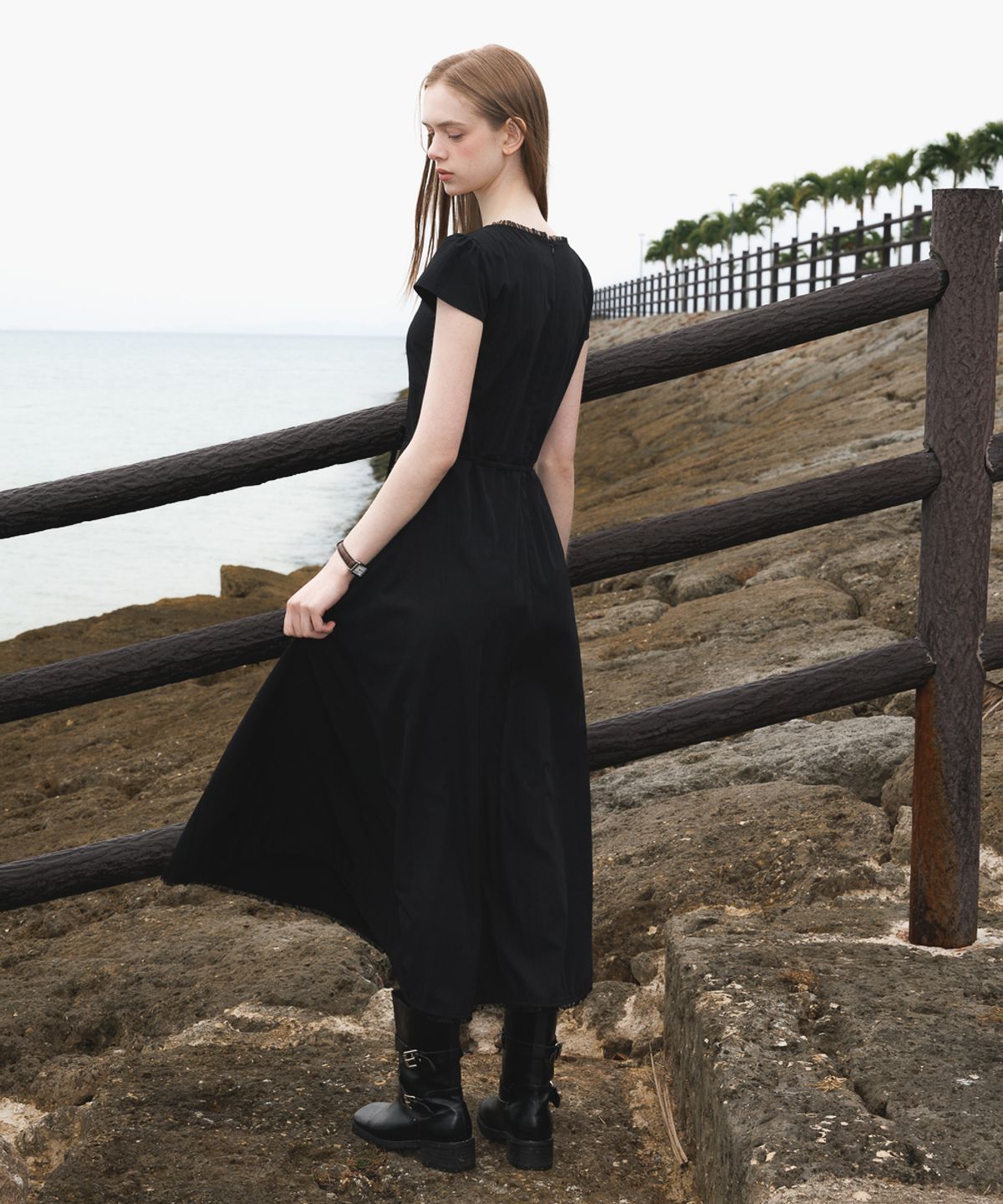 드헤베(DEHEVE) V-Neck Flare Dress [Black]