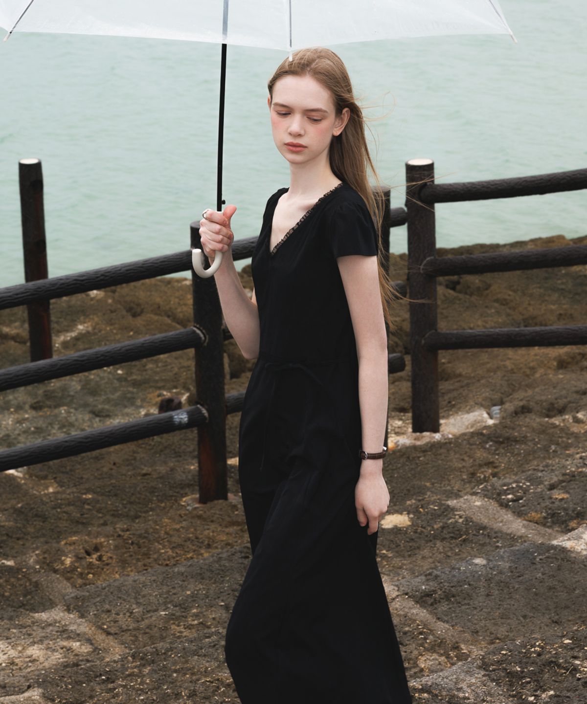 드헤베(DEHEVE) V-Neck Flare Dress [Black]