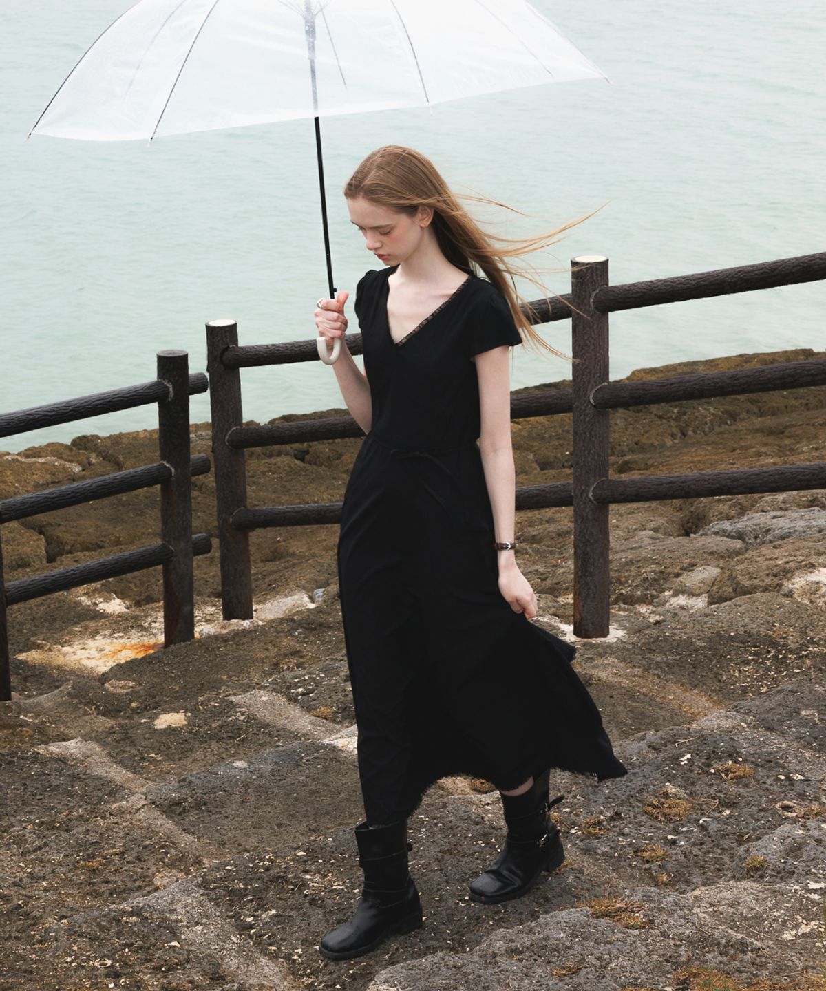 드헤베(DEHEVE) V-Neck Flare Dress [Black]