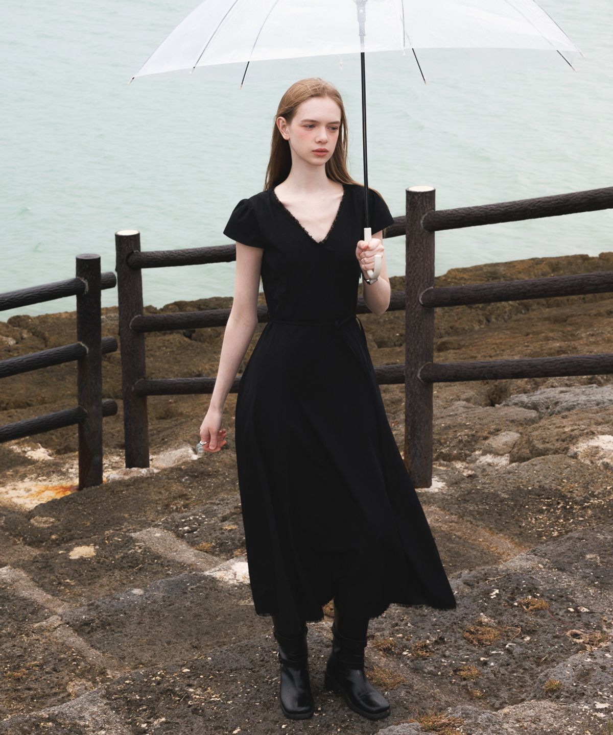 드헤베(DEHEVE) V-Neck Flare Dress [Black]
